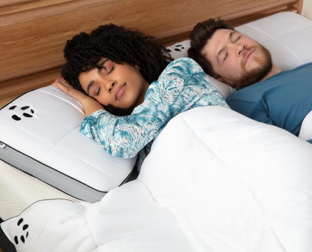 Hybrid Bamboo Mattress Pillow- Lifestyle - Man Woman - Close Up 02